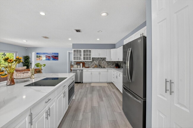 Building Photo - 6701 Hillside Ln