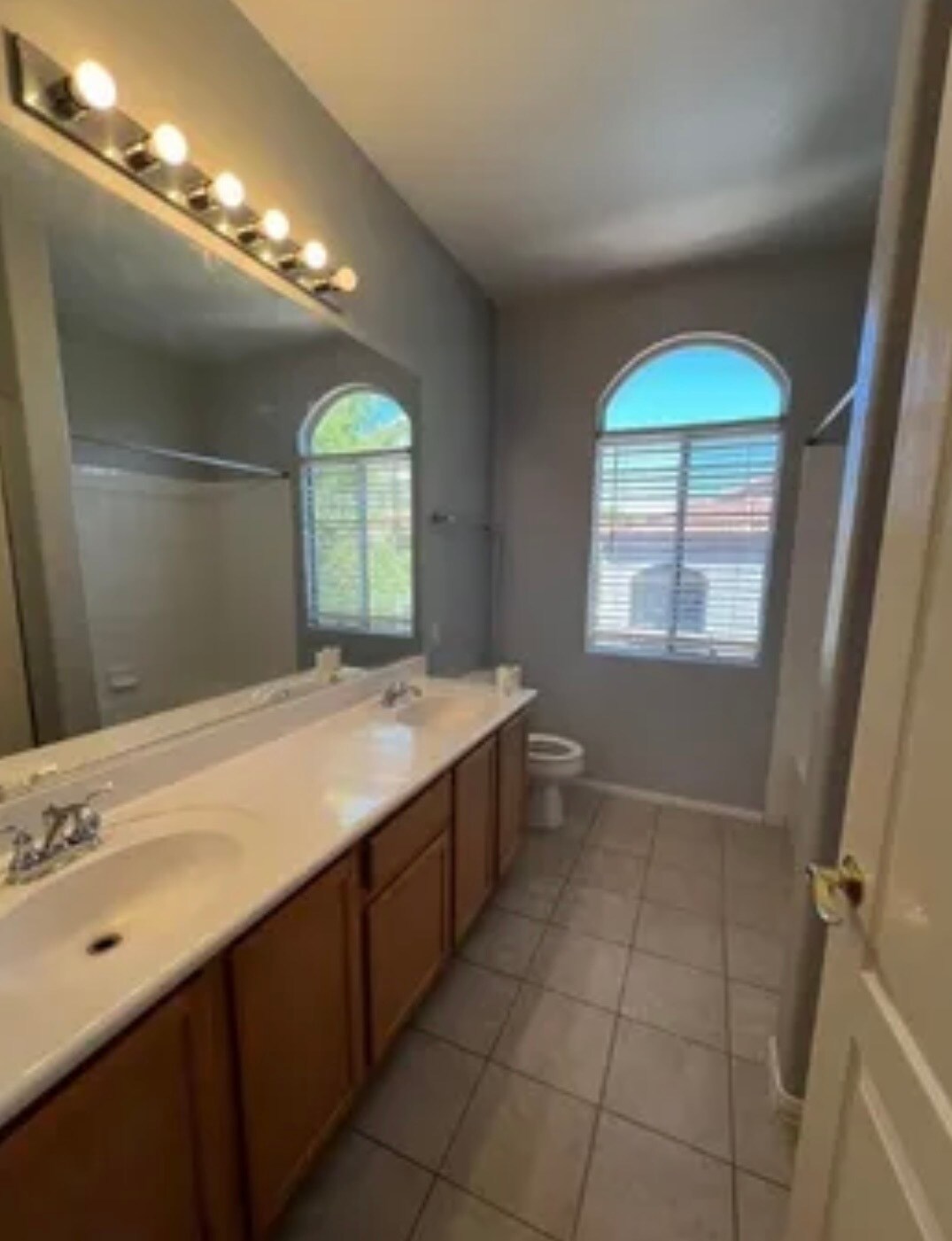 Building Photo - 700 Carnegie St