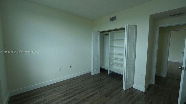 Building Photo - 987 SW 37th Ave