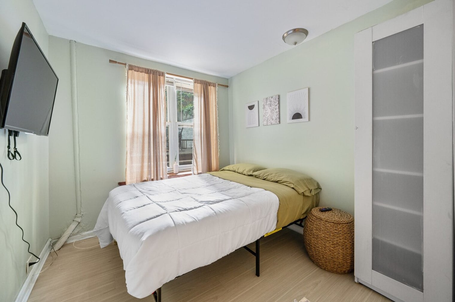 Building Photo - 252 E 33rd St