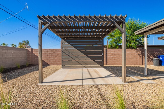 Building Photo - 331 E Continental Dr