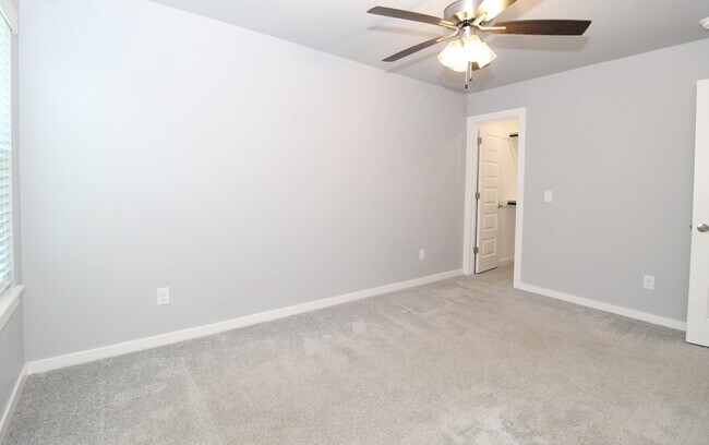 Building Photo - 427 Wagon Wheel Ave