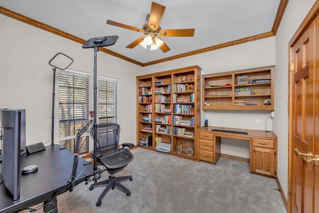 Building Photo - 927 Blue Spring Cir