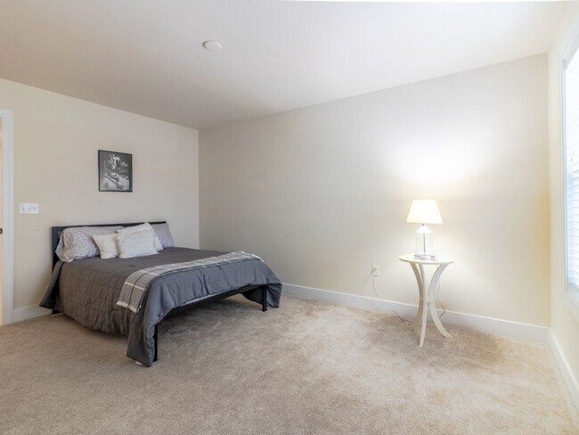 Building Photo - Spacious Furnished 4BR Townhome with First-Floor Owner’s Suite Near Rehoboth Beach - Sawgrass