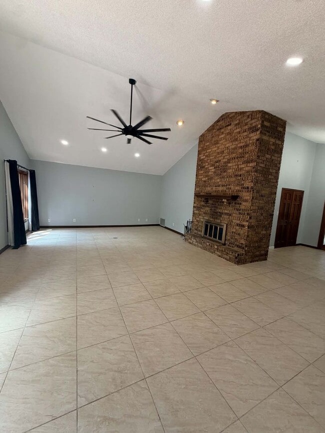 Building Photo - 4427 Edgewood Cir