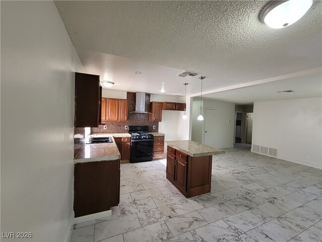 Building Photo - 3908 Montebello Ave