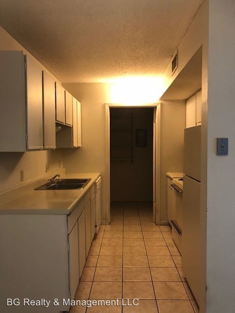 Building Photo - 2 br, 1.5 bath House - 102 Cougar Ridge #1