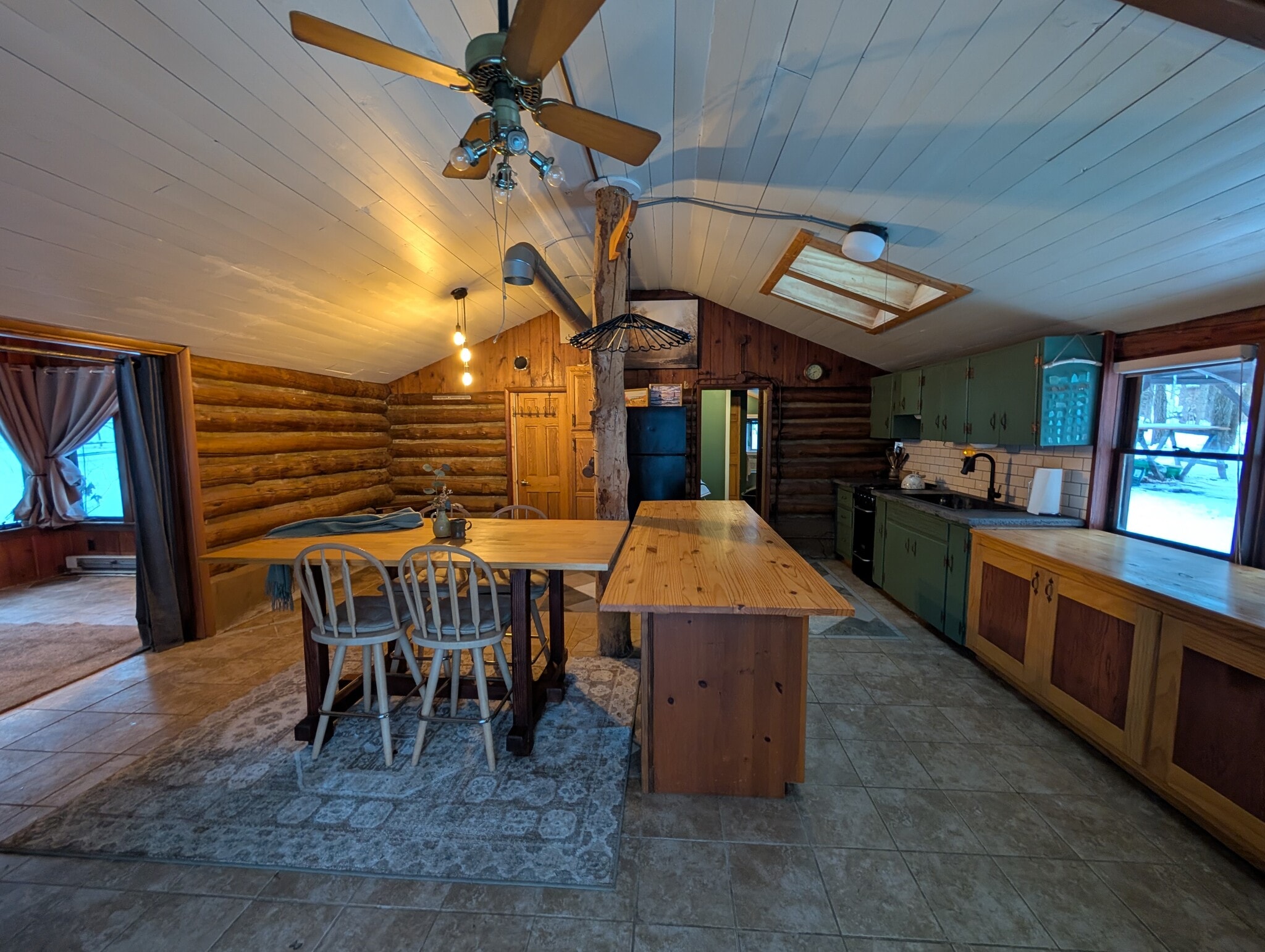 Building Photo - 8970 E Gull Lake Dr