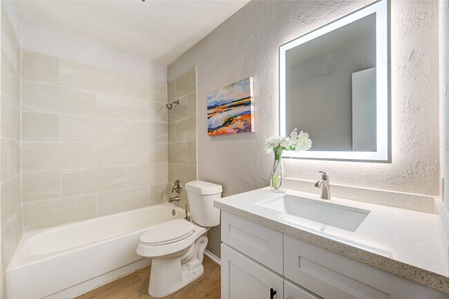 Building Photo - 15515 Mira Monte Dr
