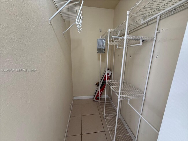 Building Photo - 9465 SW 171st Ct