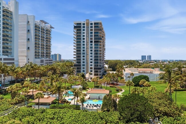 Building Photo - 3400 N Ocean Dr