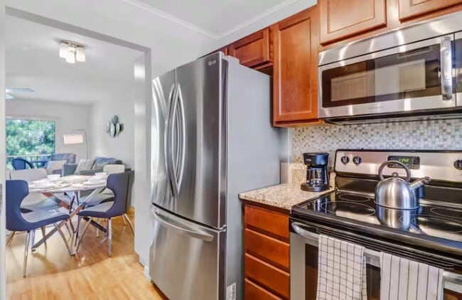 Building Photo - 170 Turtle Lake Ct