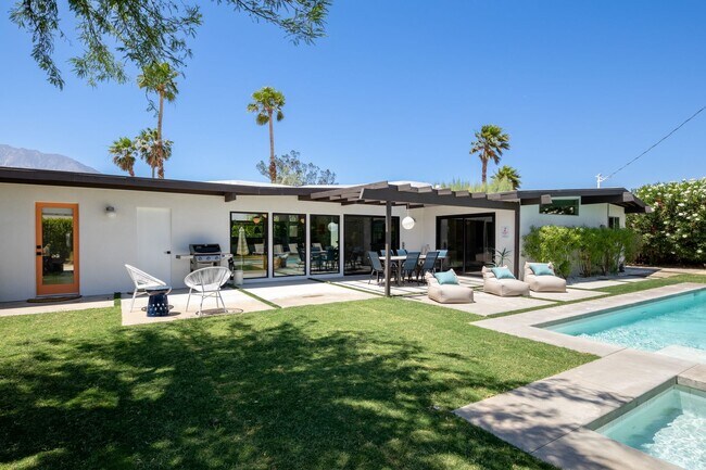 Building Photo - Luxury Mid Century Oasis in Palm Springs (Monthly Only - No Long Term)