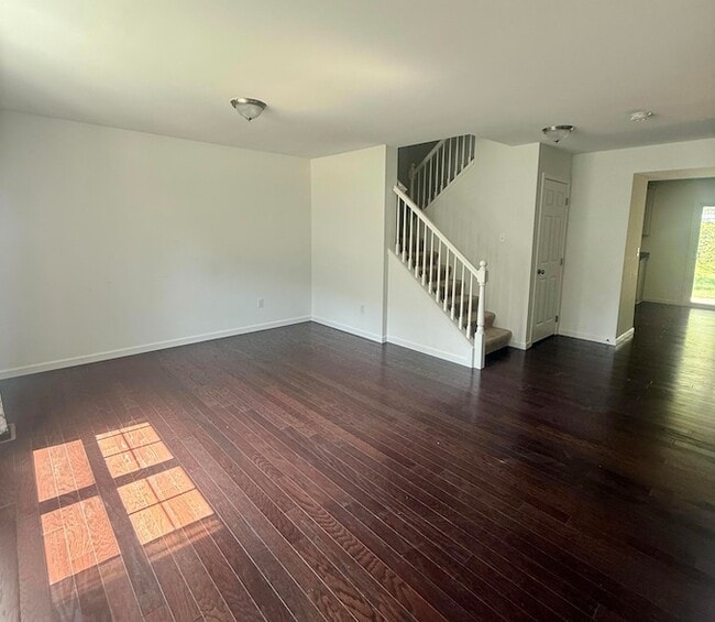 Building Photo - 2682 Valley Dr