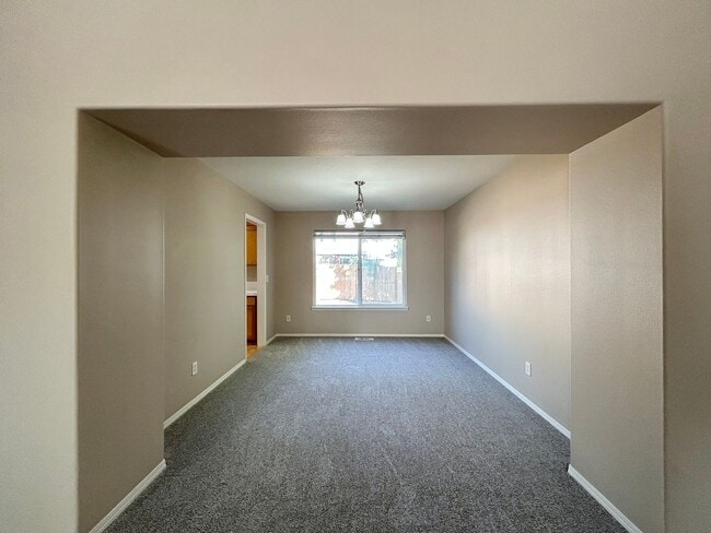Building Photo - Gorgeous 4 Bed, 2.5 Bath House!