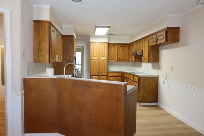 Building Photo - 4819 Royal Oak St