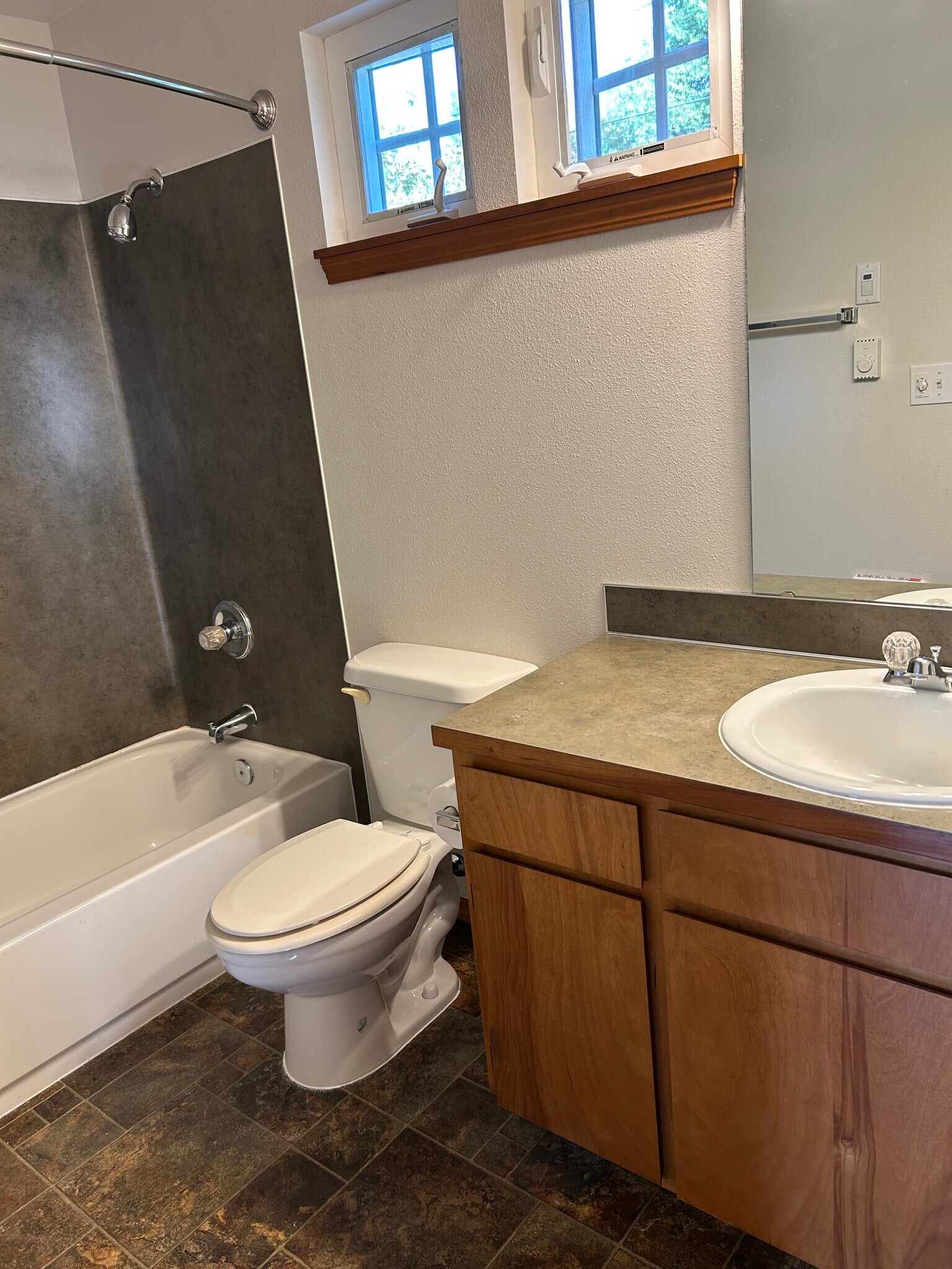 Building Photo - 240 Lake Louise Dr SW