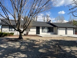 Building Photo - Bear Valley Springs...