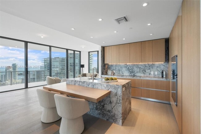 Building Photo - 500 Alton Rd