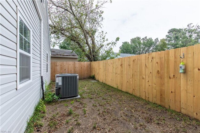 Building Photo - Welcome to this beautifully maintained 4-bedroom! "ASK ABOUT OUR ZERO DEPOSIT"