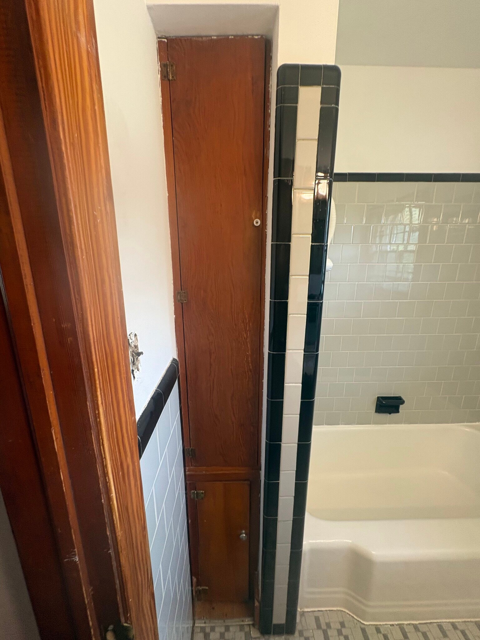 Hall Bath - 2904 Norfolk St