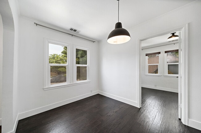 Building Photo - 4978 N North Maywood Ave