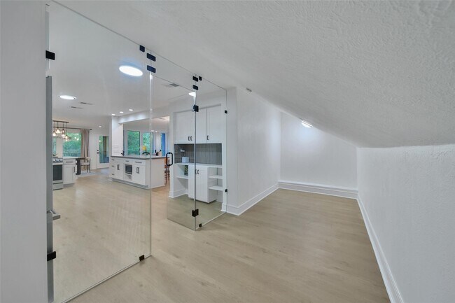 Building Photo - 140 S Timber Top Dr