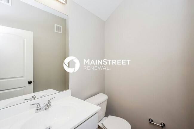 Building Photo - 3 Bedroom Pet-Friendly Home in Jeffersonville, IN with Main Street Renewal