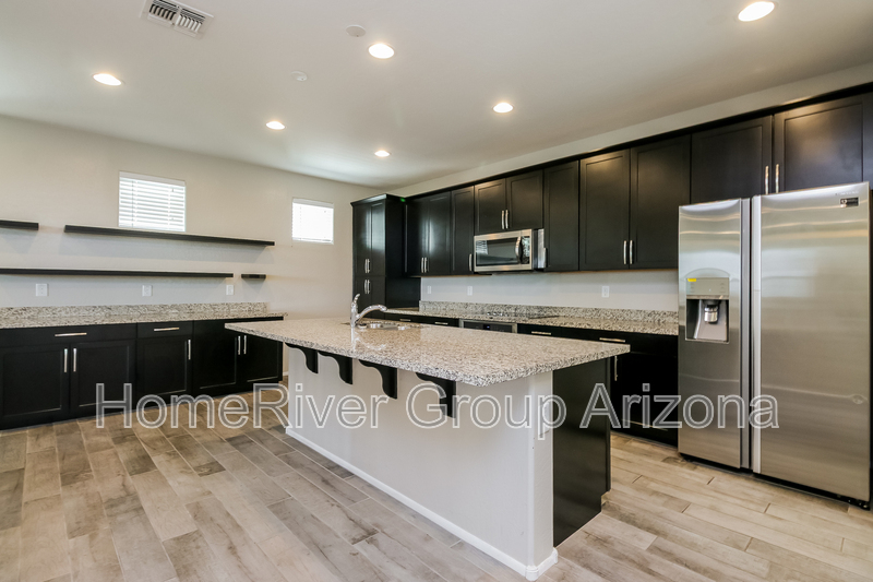 Building Photo - 7024 W Corona Dr