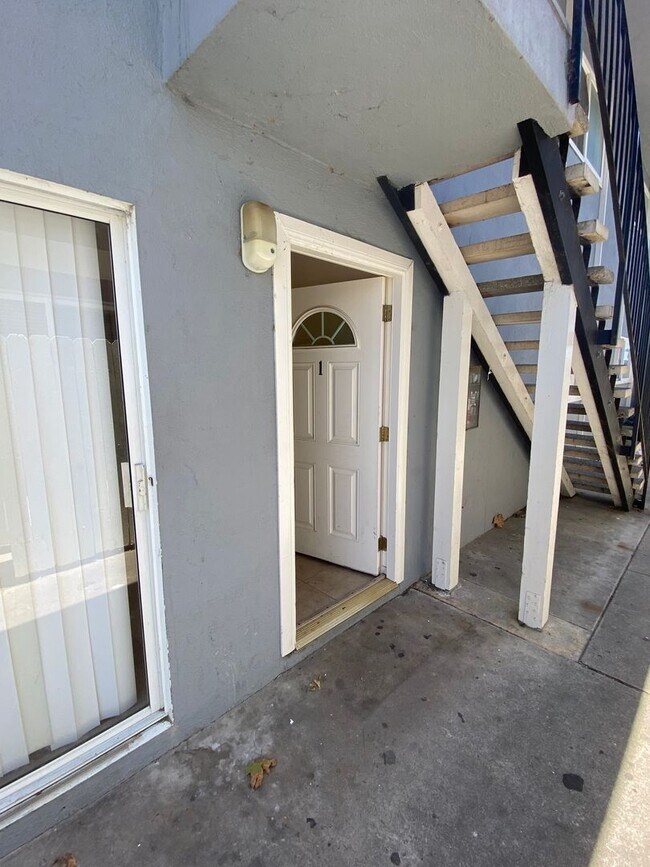 Building Photo - 6681 Del Playa Dr
