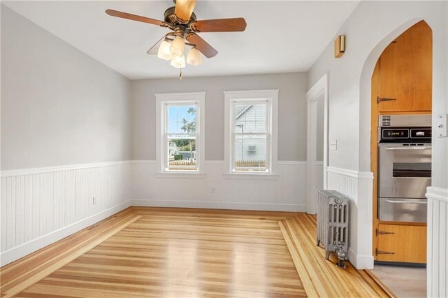 Building Photo - 113 Maple Ave