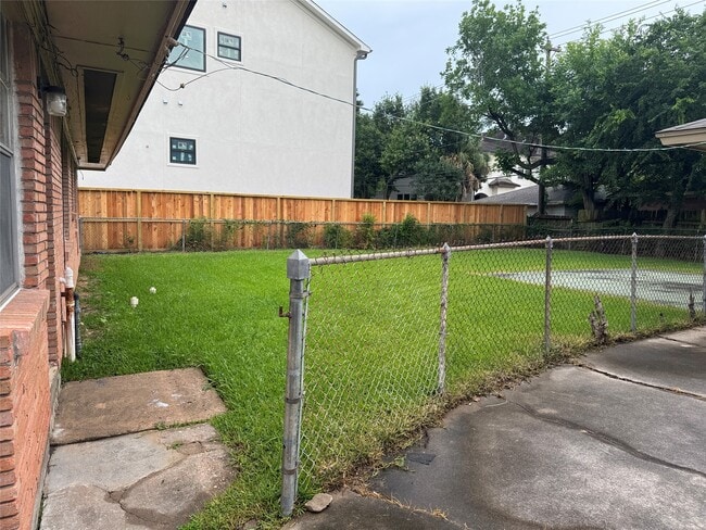 Building Photo - 4013 Newshire Dr
