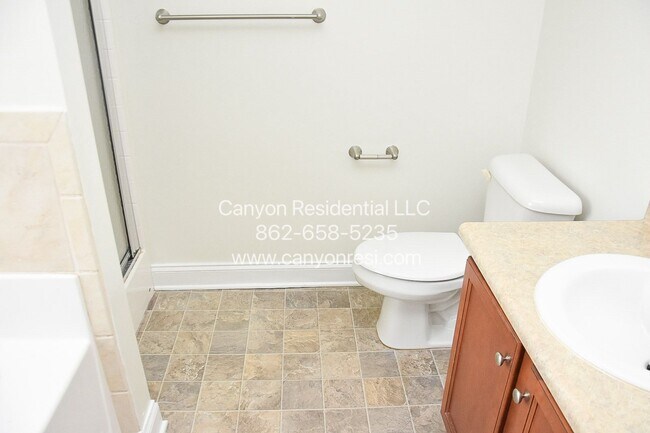 Building Photo - Charming 3-Bedroom Home