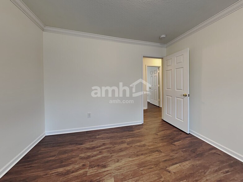 Building Photo - 101 Kingscreek Dr