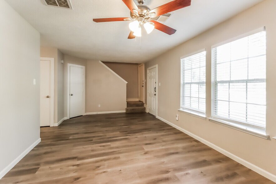 Building Photo - 18105 Red Pine Ct