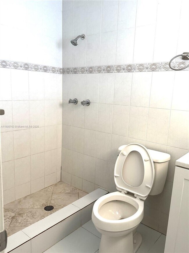 Building Photo - 1945 Pierce St