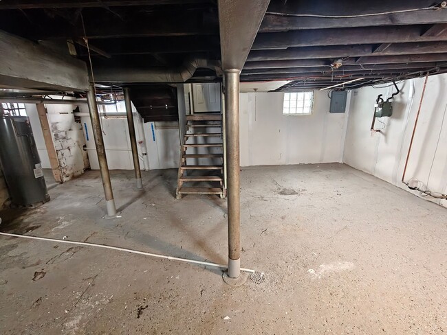 Building Photo - Newly Rehabbed 6-Bedroom, 3-Story Home with Off-Street Parking