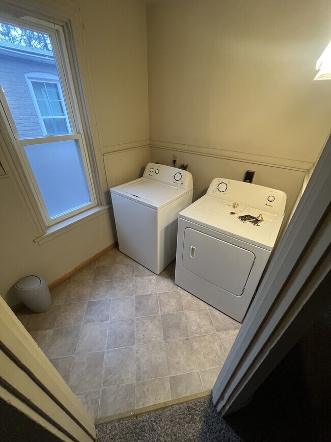 Building Photo - 446 Nevin St