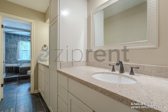 Building Photo - 1558 O'Connor Dr