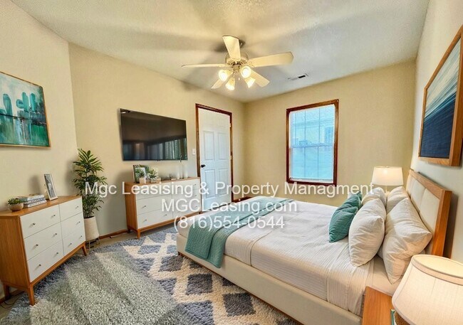 Building Photo - Beautiful Ranch-Style Duplex in Peculiar, MO - Available 09/22/26