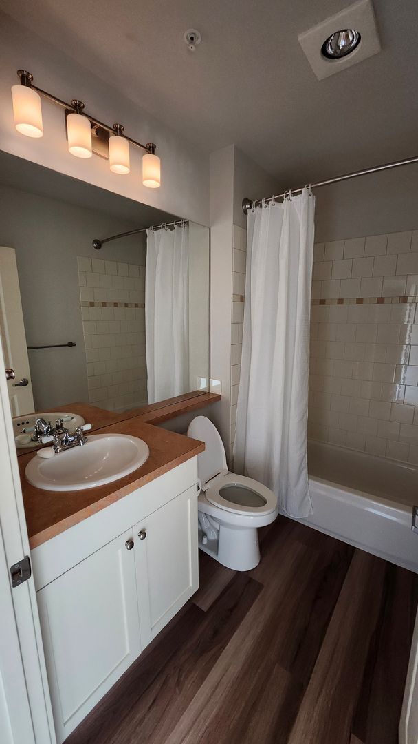 Building Photo - Lake Union View Condo 2 bed Avail 10/1