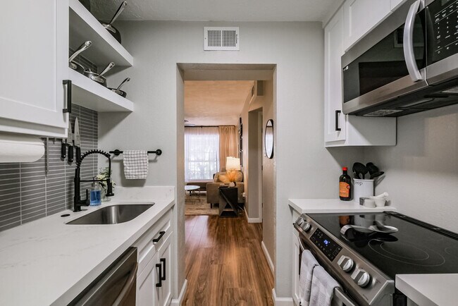 Building Photo - 2507 Montrose Blvd