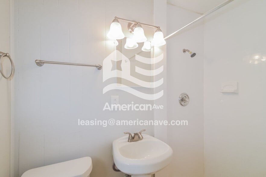 Building Photo - 227 Marian Dr