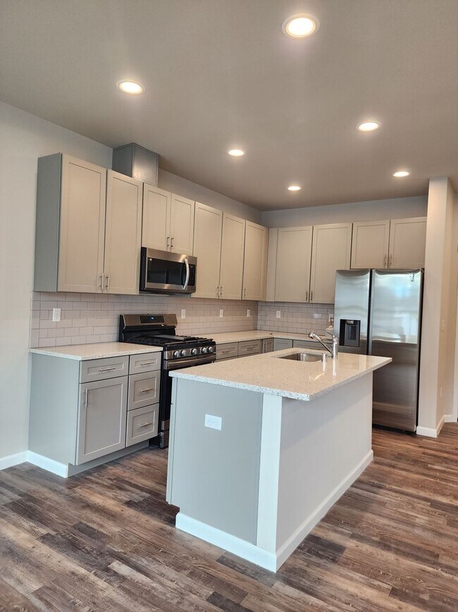 Building Photo - 15603 View Dr Ct SE