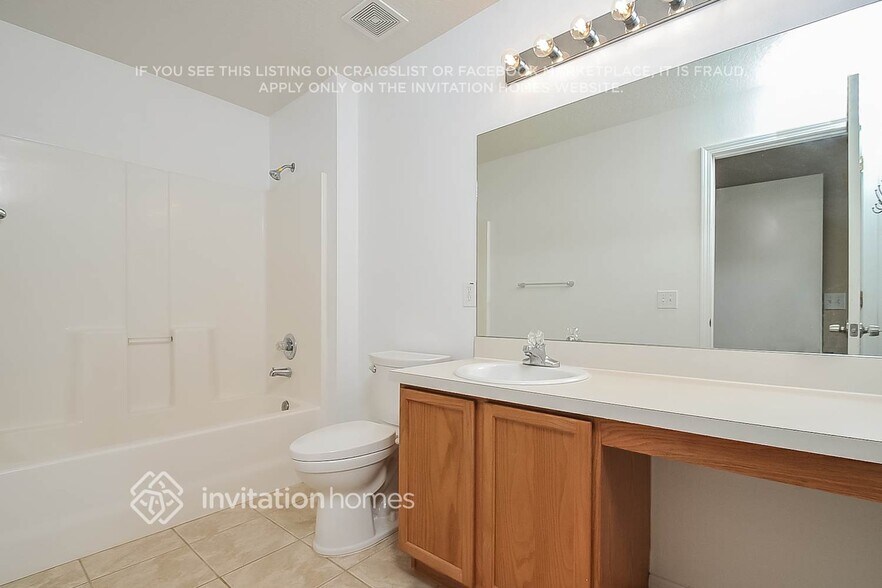 Building Photo - 11007 Golden Silence Dr