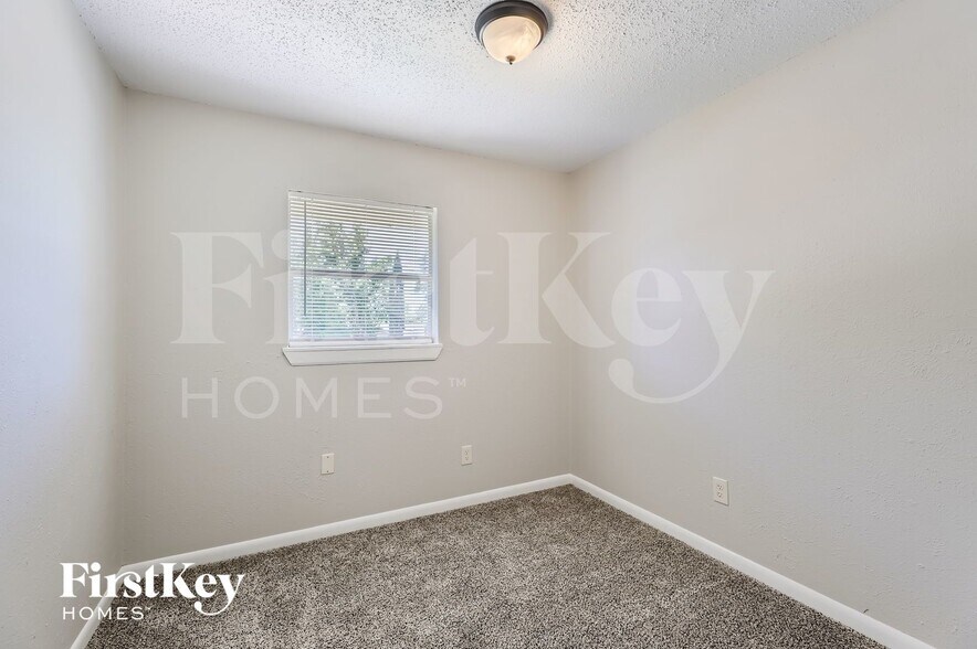 Building Photo - 917 Montclair Dr