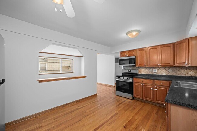 Building Photo - 8610 W Summerdale Ave