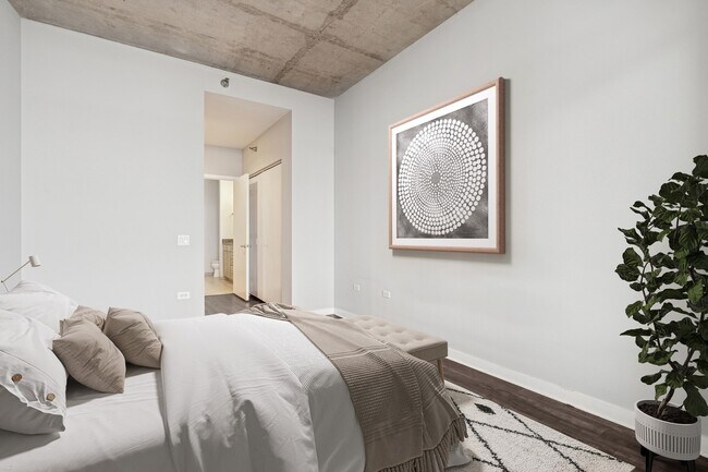 Building Photo - 720 N Larrabee St