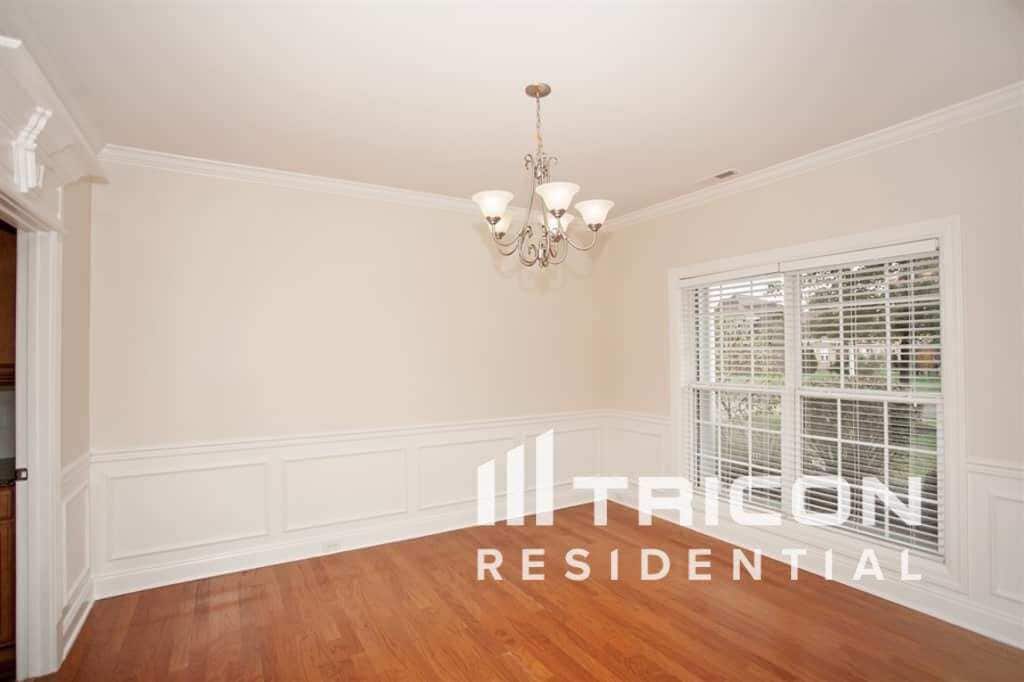 Building Photo - 1344 St Ives Ct