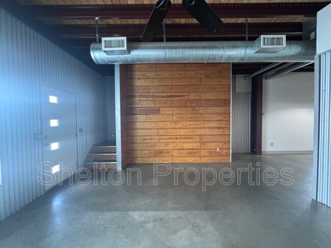 Building Photo - 2121 W Hayward Ave